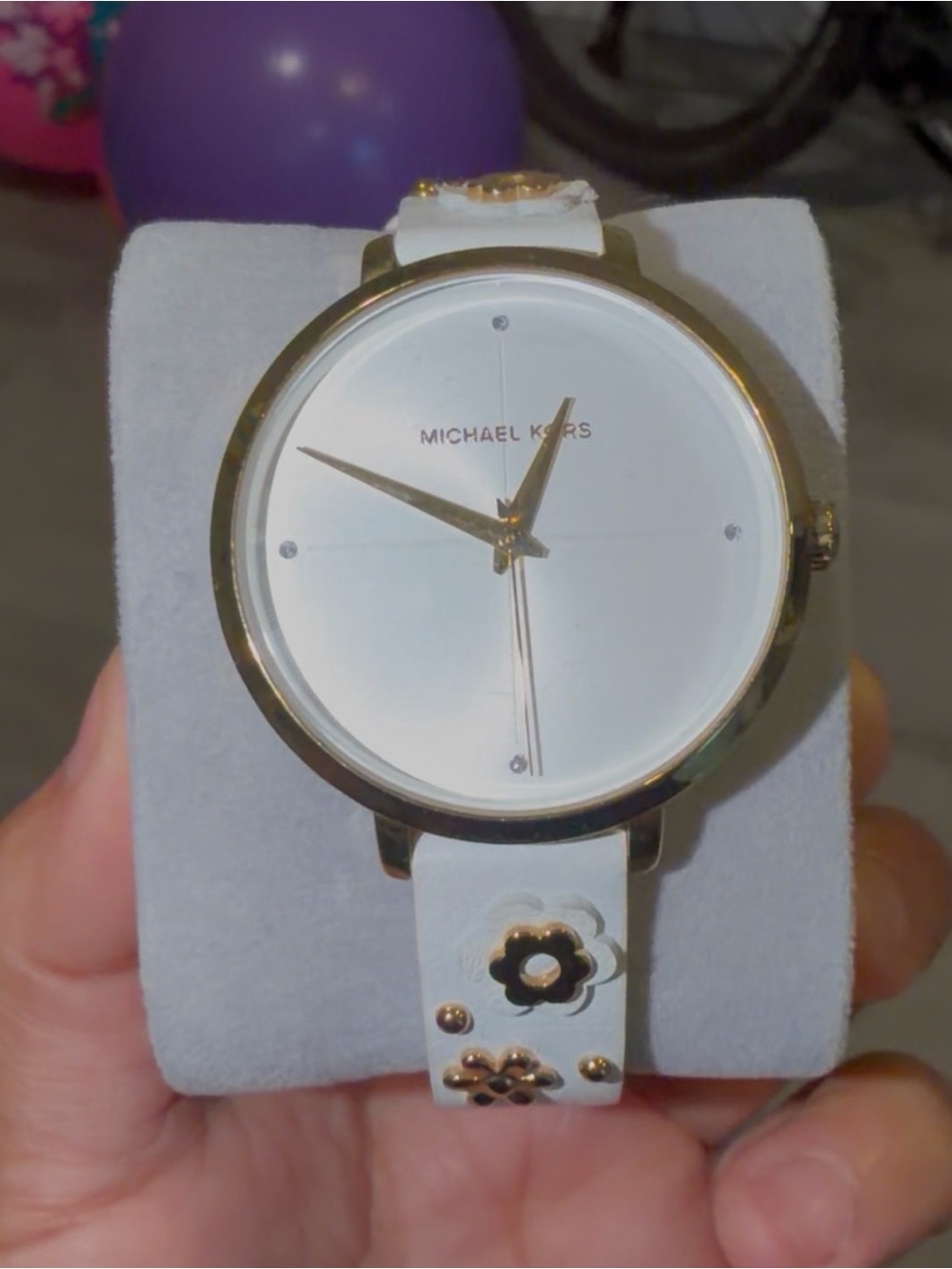 Michael Kors White & gold, Leather Strap Watch, will need batteries replaced.